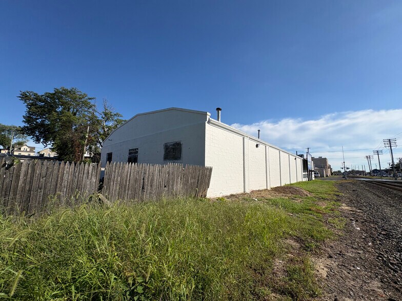 More Photos Of 815 Asbury Ave, Asbury Park Freestanding For Lease