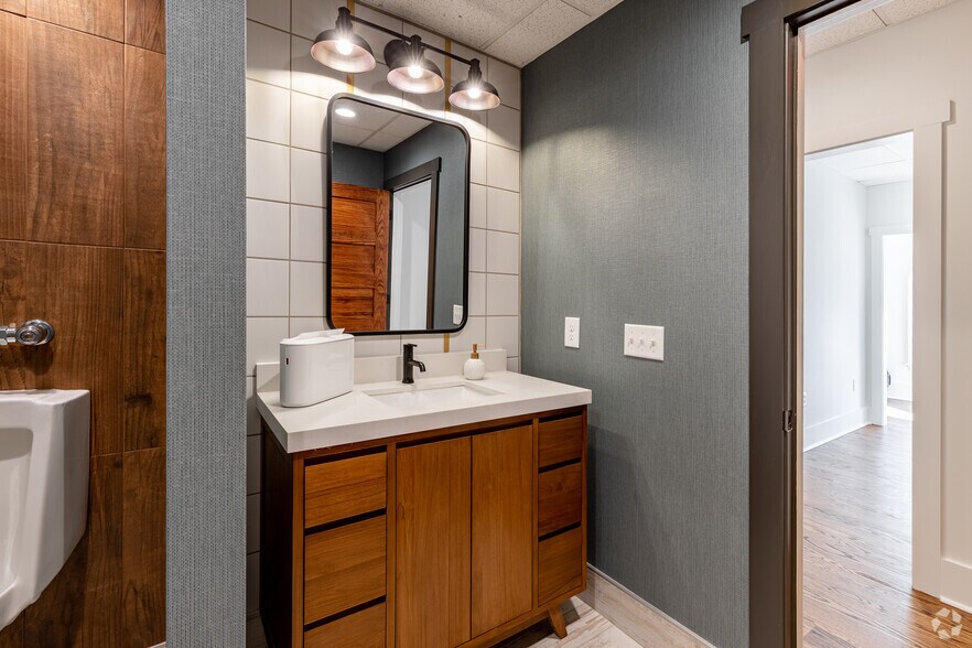 More Photos Of 284 S Main St, Alpharetta Unknown For Lease