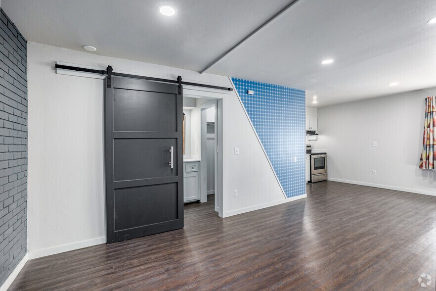 More Photos Of 516 NW 8th St, Oklahoma City Apartments For Sale