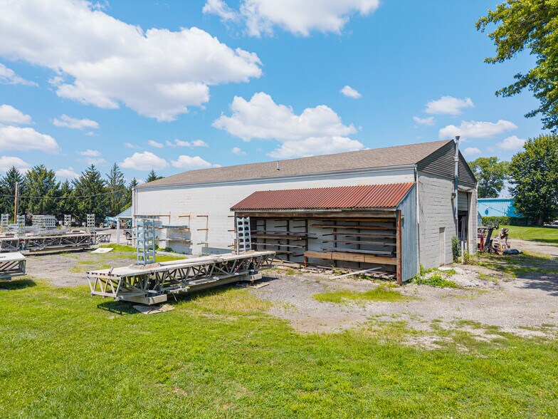 More Photos Of 1660 Universal Rd, Columbus Warehouse For Sale