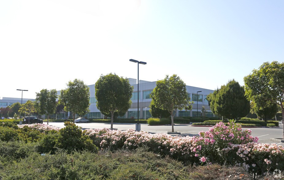 More Photos Of 400 Holger Way, San Jose Industrial For Lease