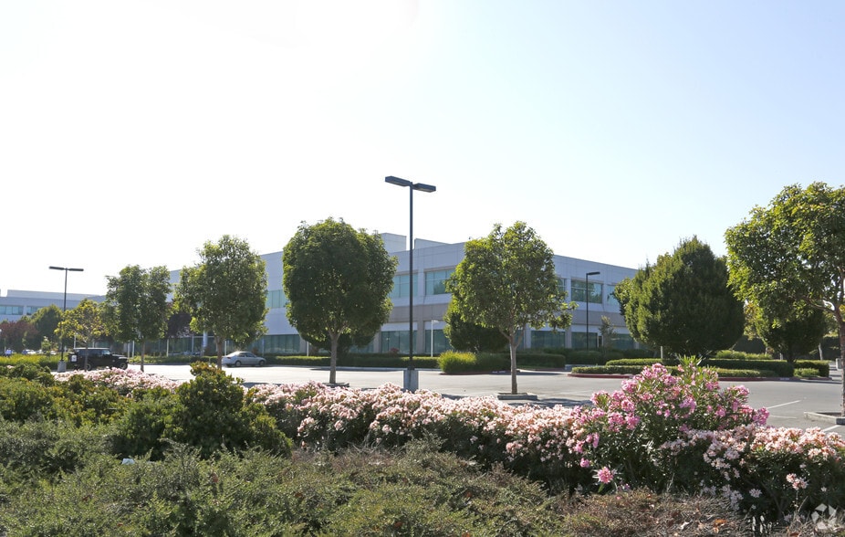 More Photos Of 400 Holger Way, San Jose Research And Development For Lease
