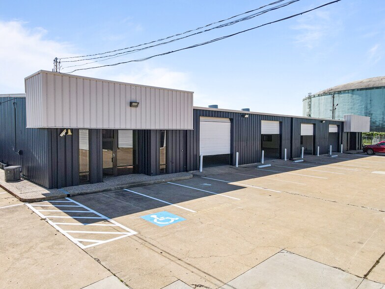 More Photos Of 1500 Brittmoore Rd, Houston Warehouse For Lease