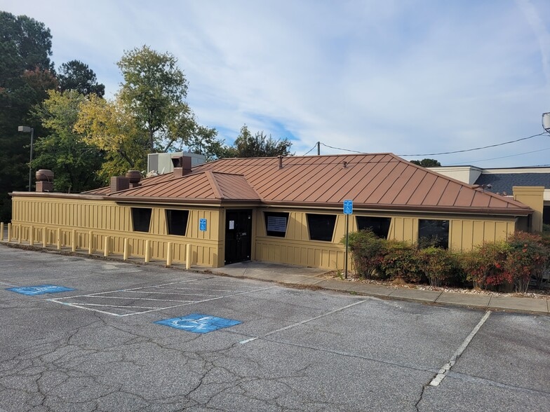 More Photos Of 650 Glynn St N, Fayetteville Restaurant For Sale