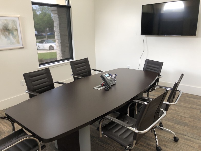 More Photos Of 26 Main St, Colleyville Office For Lease