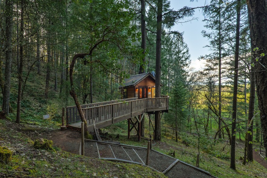 More Photos Of 3305 Dick George Rd, Cave Junction Hospitality For Sale