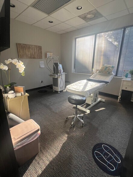 More Photos Of 2255 Cumberland Pky SE, Atlanta Business Park For Lease