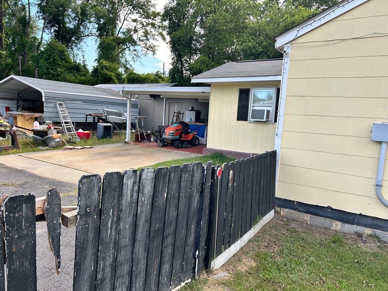 More Photos Of 3416 Seneca Ave, Aiken Flex For Sale