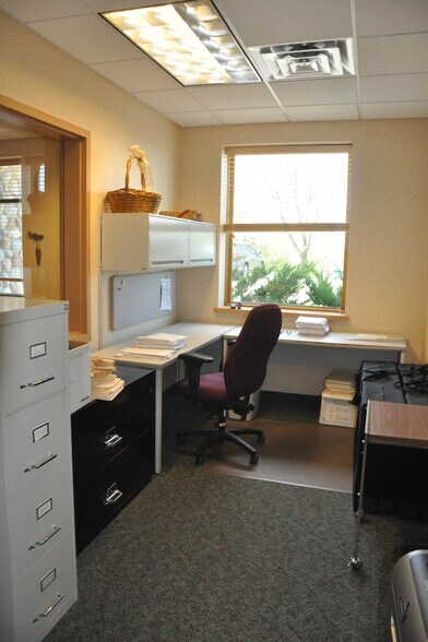 More Photos Of 669 N Medina St, Loretto Office For Sale