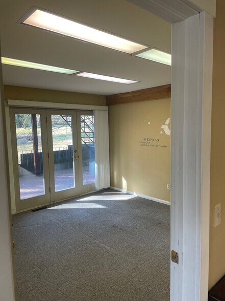 More Photos Of 6138 Riverview Rd, Peninsula Office Residential For Lease