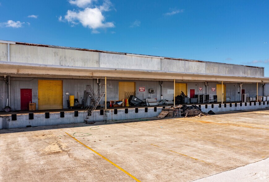 More Photos Of 4600 Park St N, Saint Petersburg Warehouse For Sale