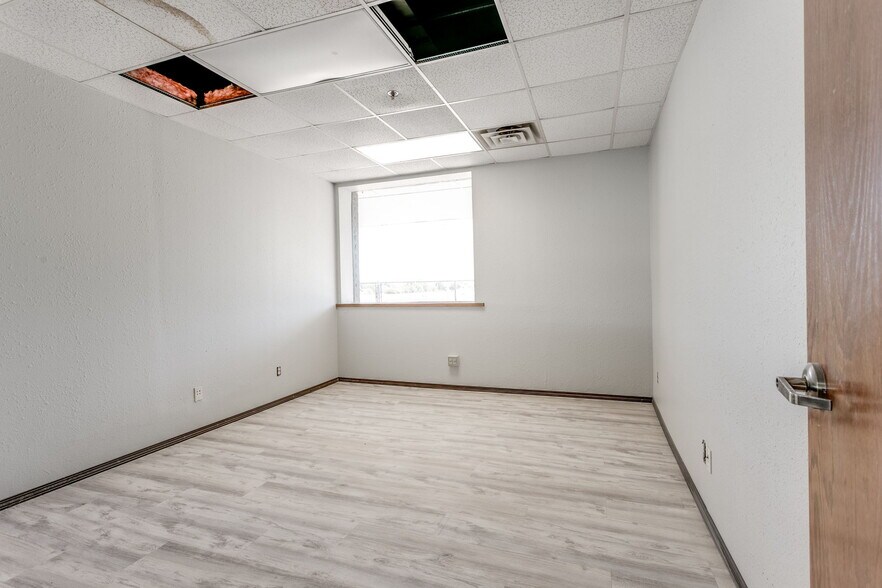 More Photos Of 3500 NW 39th St, Oklahoma City Office For Sale