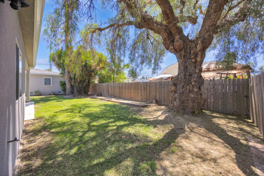 More Photos Of 456 N Batavia St, Orange Apartments For Sale