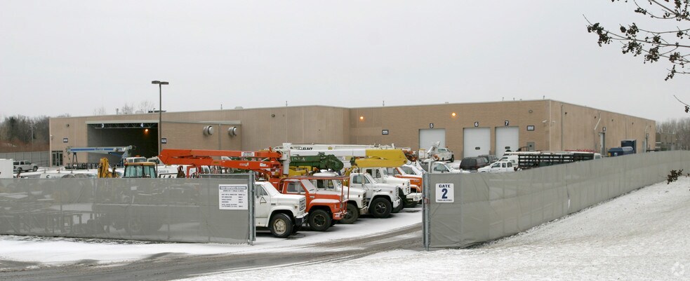 More Photos Of 7509 Boone Ave N, Brooklyn Park Distribution For Lease