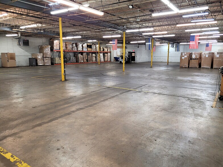 More Photos Of 1 S Lorraine St, Hutchinson Light Manufacturing For Sale