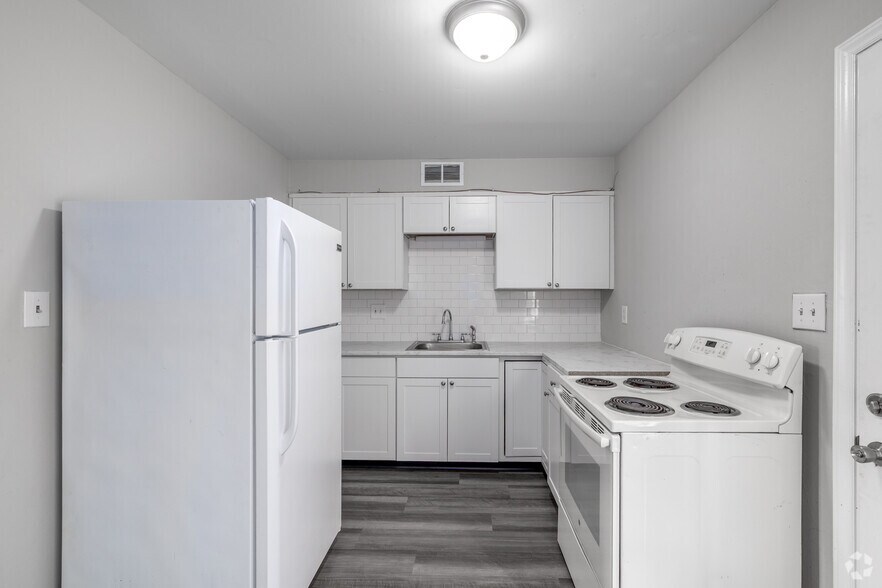 More Photos Of 2607 Cedarhurst Dr, Charlotte Apartments For Sale