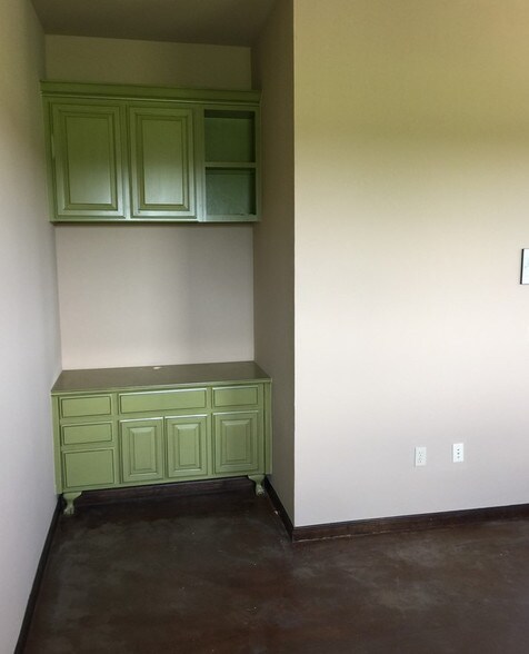 More Photos Of 604 W 18th St, Edmond Office For Lease