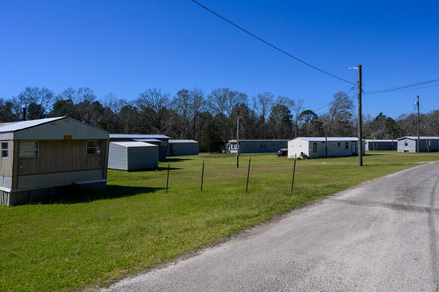 More Photos Of 100 Lunsford Cir, Opp Manufactured Housing Mobile Home Park For Sale