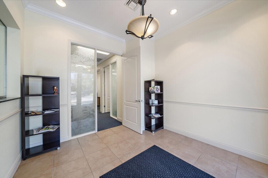 More Photos Of 5601-5605 Marquesas Cir, Sarasota Office For Sale