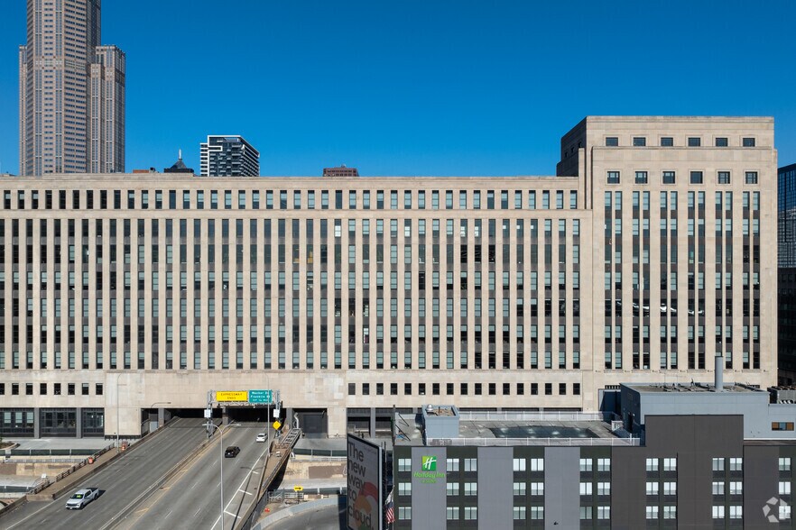 More Photos Of 433 W Van Buren St, Chicago Office For Lease