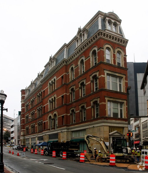 Primary Photo Of 300 N Charles St, Baltimore Apartments For Lease