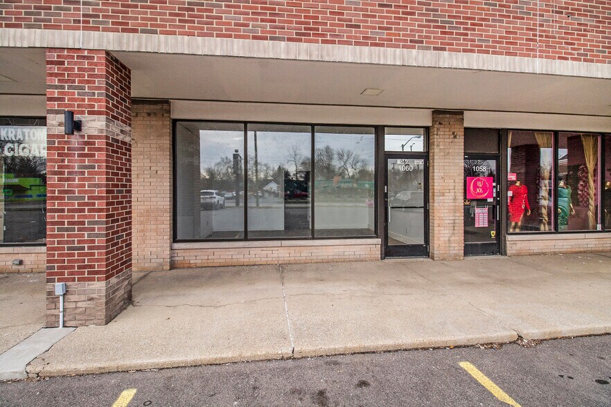 More Photos Of 1052-1072 W Huron St, Waterford Freestanding For Lease