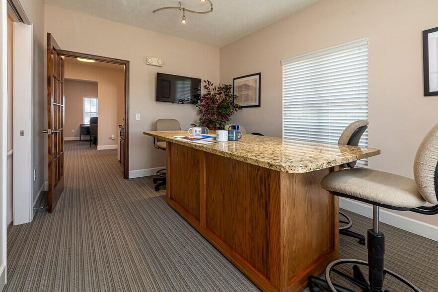 More Photos Of 2801 17th St, Marion Medical For Sale