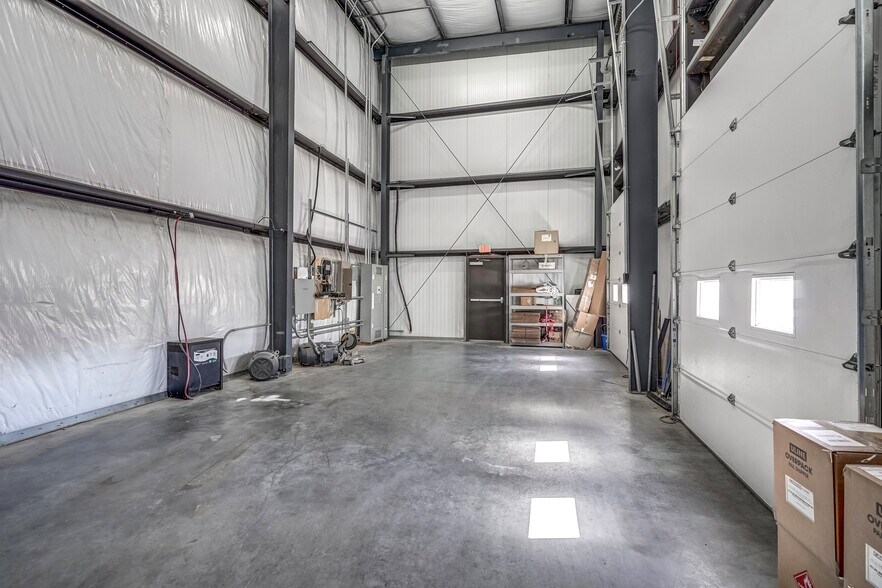 More Photos Of 48 Zion Station Ct, Troy Warehouse For Lease