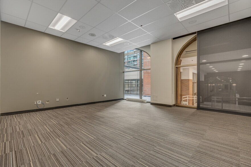 More Photos Of 1150 Rue De Claire-Fontaine, Québec Office For Lease