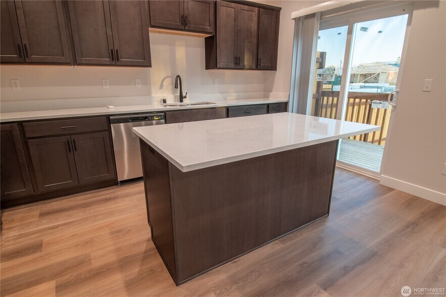 More Photos Of 529 Colton Ln, Everson Apartments For Sale