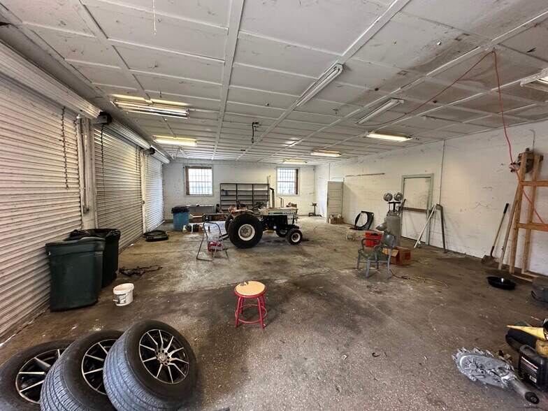 More Photos Of 18475 N US Highway 441, Reddick Auto Repair For Sale