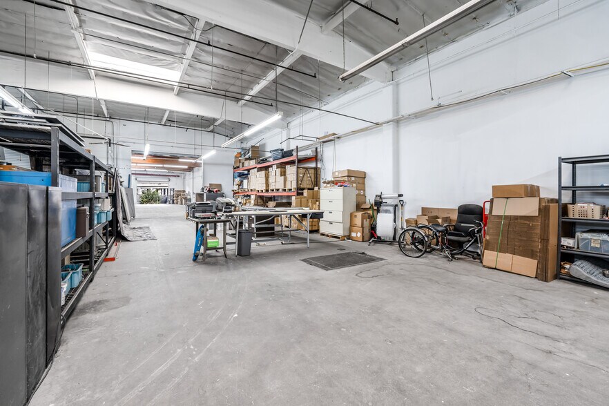 More Photos Of 19603 Figueroa St, Carson Warehouse For Lease