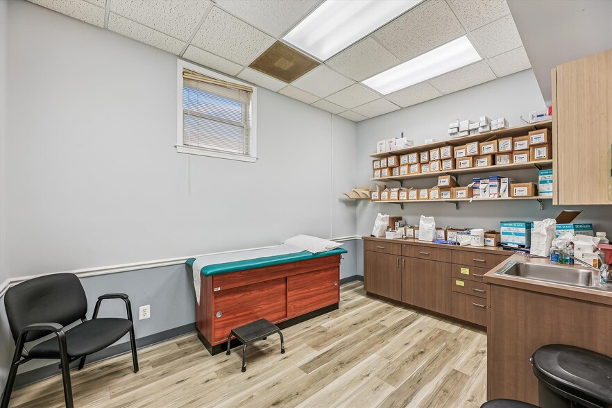 More Photos Of 12090-12114 Old Line Ctr, Waldorf General Retail For Sale