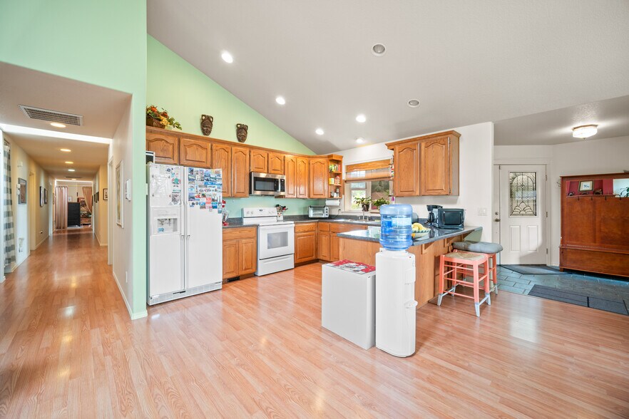 More Photos Of 14547 Thayer Rd, Oregon City Congregate Senior Housing For Sale