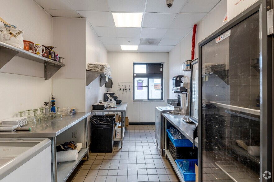 More Photos Of 7111 E Thomas Rd, Scottsdale Restaurant For Lease