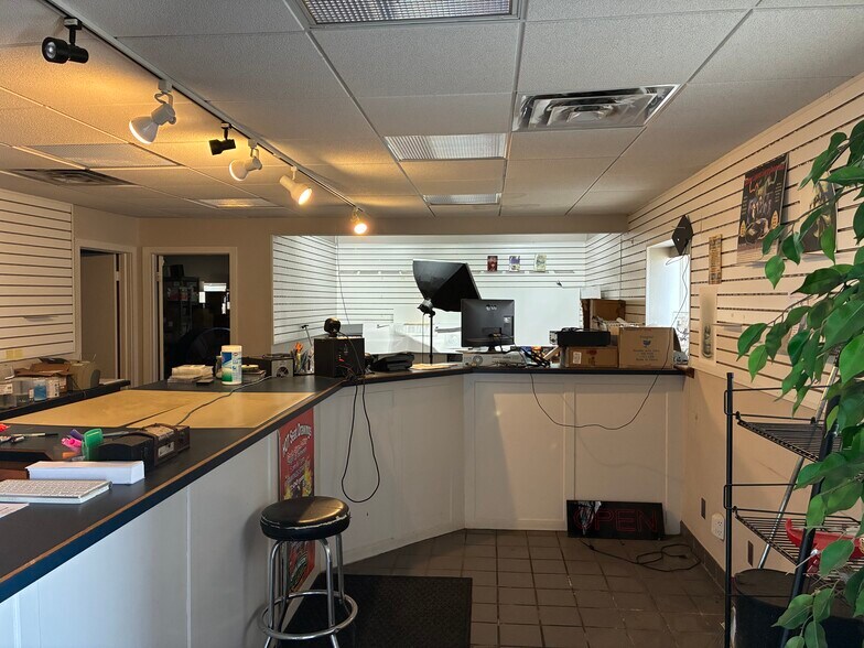 More Photos Of 1401-1409 W Shawnee, Muskogee Manufacturing For Sale
