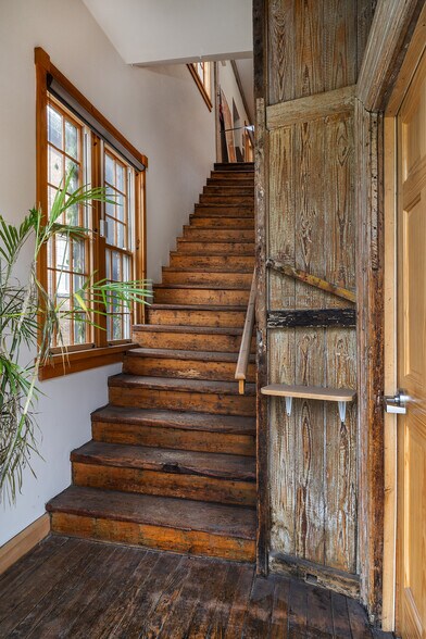 More Photos Of 359 Columbia St, Hudson General Retail For Sale