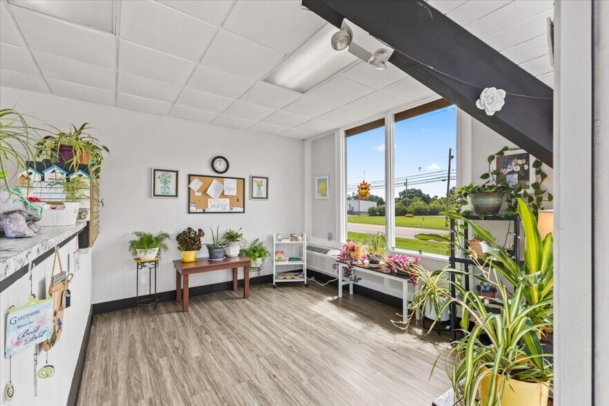 More Photos Of 15589 Lee Hwy, Bristol Apartments For Sale