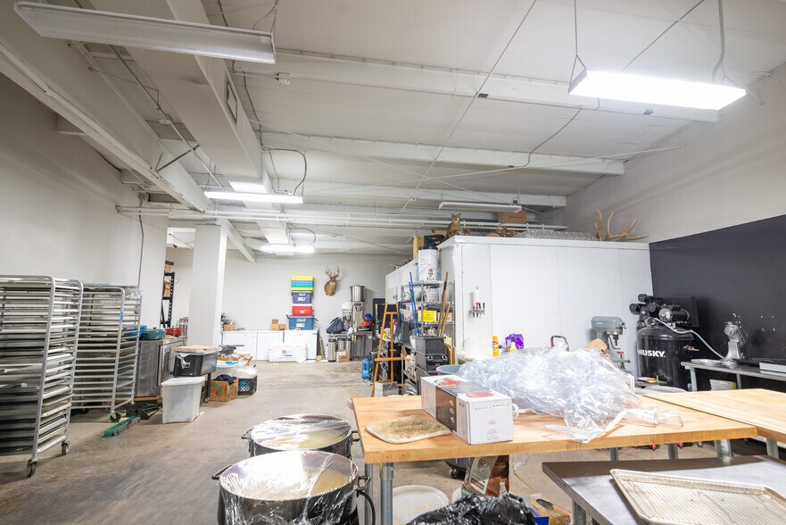 More Photos Of 5010 N Nebraska Ave, Tampa Light Distribution For Lease