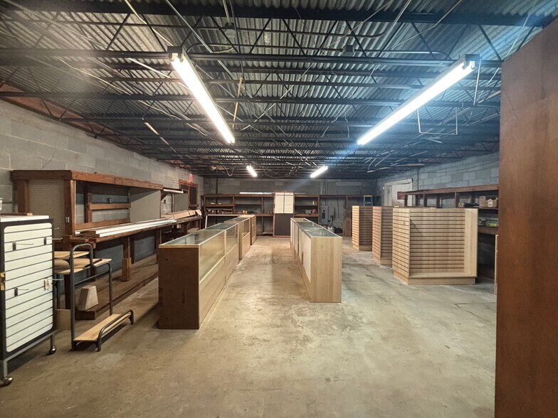 More Photos Of 2324 Texas Blvd, Texarkana General Retail For Sale