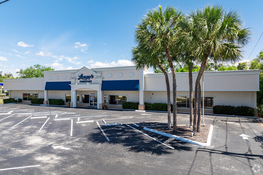 More Photos Of 10001 Tamiami Trl E, Naples Freestanding For Lease
