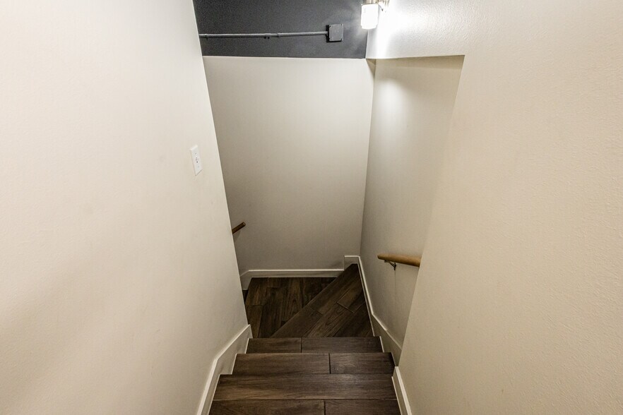 More Photos Of 302 Crossroads St, Laredo Office For Lease