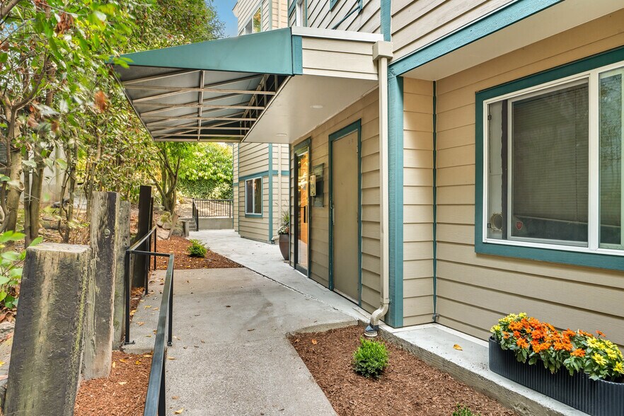 More Photos Of 3210 SW Avalon Way, Seattle Apartments For Sale