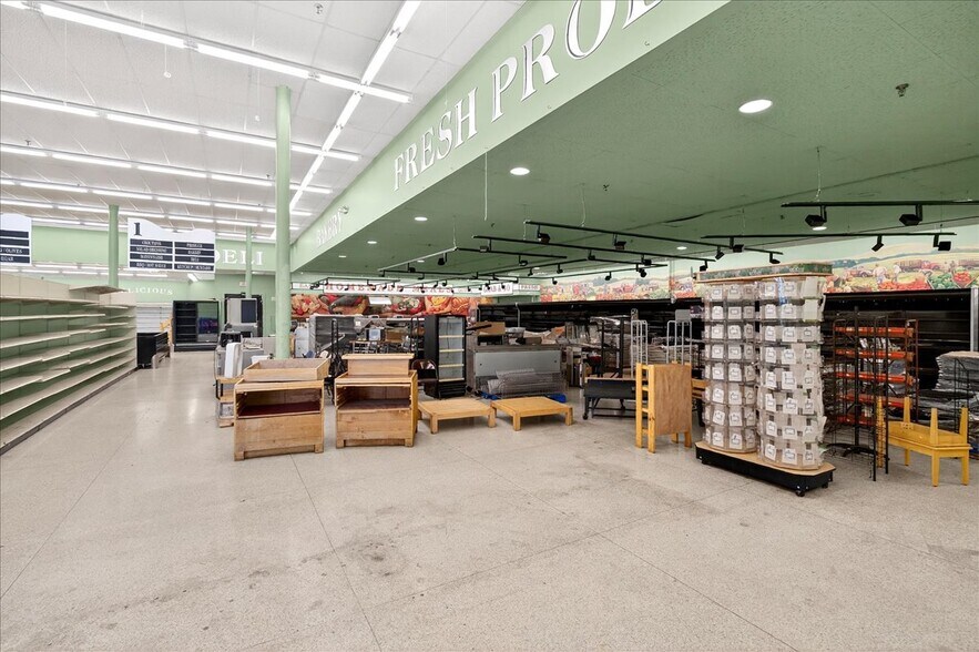 More Photos Of 4634-4639 Gravois Rd, House Spgs, House Springs Supermarket For Lease
