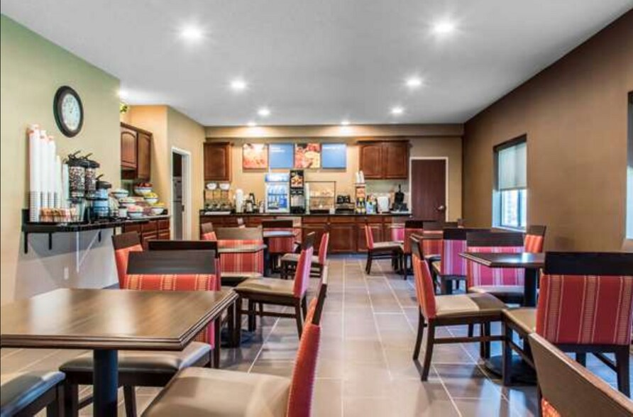 More Photos Of 8040 Perry Hwy, Erie Hotel For Sale