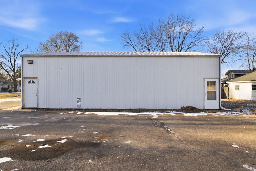 More Photos Of 347 E French St, Braidwood Warehouse For Sale