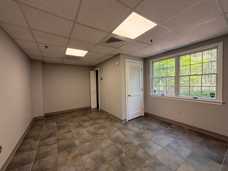 More Photos Of 694 Main St, Holden Office For Lease