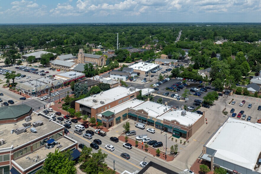 More Photos Of 807-811 Waukegan Rd, Deerfield Storefront Retail Residential For Lease