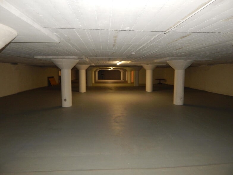 More Photos Of 327 S Fir St, Medford Warehouse For Sale
