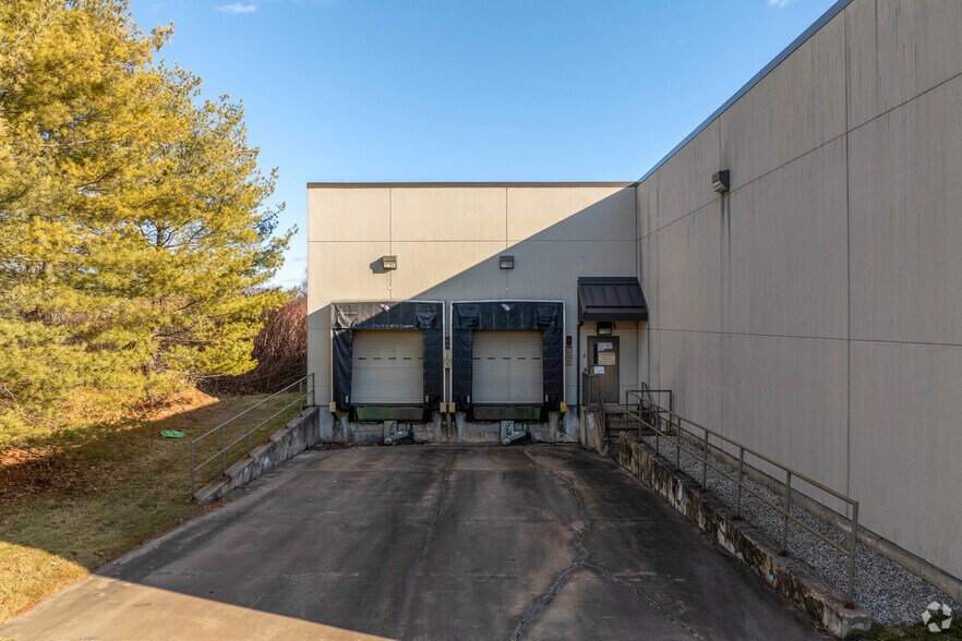 More Photos Of 151 Batson Dr, Manchester Manufacturing For Lease